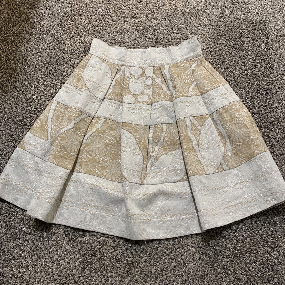 Neutral toned Anthropologie Skirt Size 4